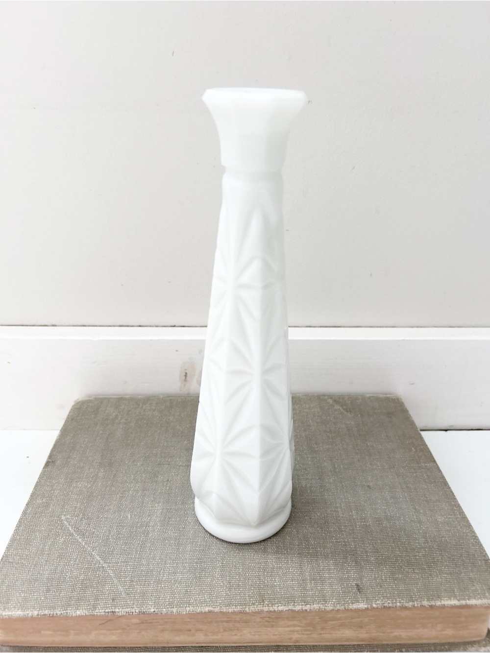 Vintage Mid Century Modern MCM Starburst White Milk Glass Bud Vase